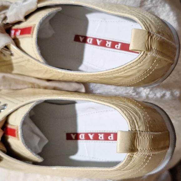 Prada authentic vintage patent leather lace-up sneakers - Picture 3 of 11